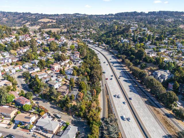 9560 Alcala Avenue, Oakland CA: https://media.crmls.org/mediaz/2c793eb1-6887-432a-9176-ef3510211a5f.jpg