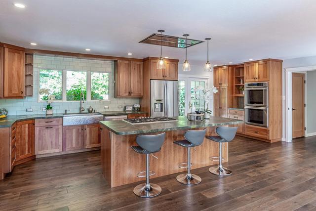 13250 Skyline Boulevard, Woodside CA: https://media.crmls.org/mediaz/2c793f49-9787-46a3-8791-847220f5fd4c.jpg