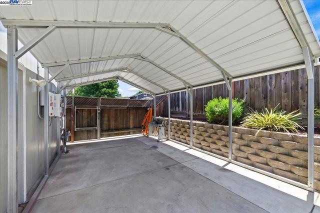 335 Beverly St, Livermore CA: https://media.crmls.org/mediaz/2c7944c6-4a58-4f16-bd74-2b5f7ecf29b3.jpg