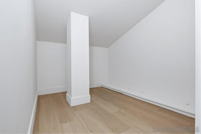 2003 Caminito Circulo Norte, La Jolla CA: https://media.crmls.org/mediaz/2c798ef3-03e5-4270-bc86-34e2bc961697.jpg