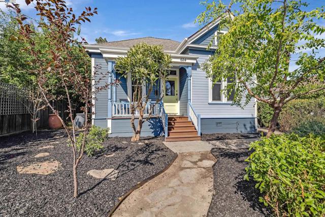 624 N 17Th St, San Jose CA: https://media.crmls.org/mediaz/2c7a14fc-2be0-4aa2-b1f7-6a11a4bd5e1b.jpg
