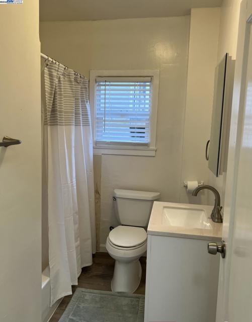 1317 83Rd Ave, Oakland CA: https://media.crmls.org/mediaz/2c7a19c2-41c3-4f1a-8e7b-9707fb1563eb.jpg
