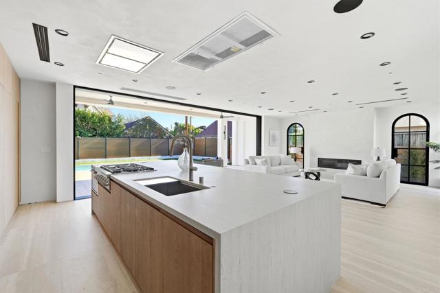 Detail Gallery Image 16 of 52 For 160 N Stanley Dr, Beverly Hills,  CA 90211 - 5 Beds | 5/1 Baths