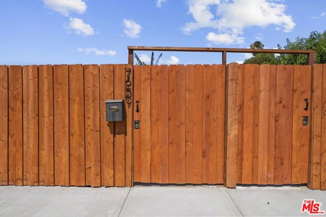 7659 Lindley Avenue, Reseda CA: https://media.crmls.org/mediaz/2c7b7234-dc56-4107-ac40-f41839681e77.jpg
