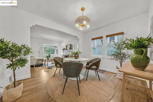 5925 Outlook Ave, Oakland CA: https://media.crmls.org/mediaz/2c7baeb2-2e7b-4a87-b612-4219b70540bd.jpg