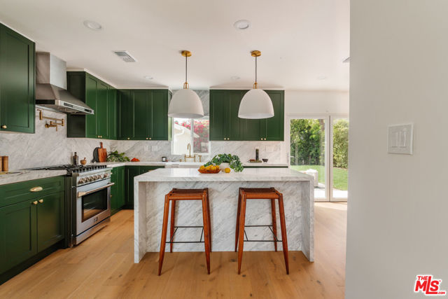 2221 Virginia Road, Los Angeles CA: https://media.crmls.org/mediaz/2c7c4c12-c2be-4832-9e3f-91454e6d578a.jpg