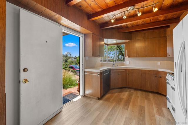 3958 Pringle Street, San Diego CA: https://media.crmls.org/mediaz/2c7c814e-6f10-4ec0-b440-093d651bb1a8.jpg