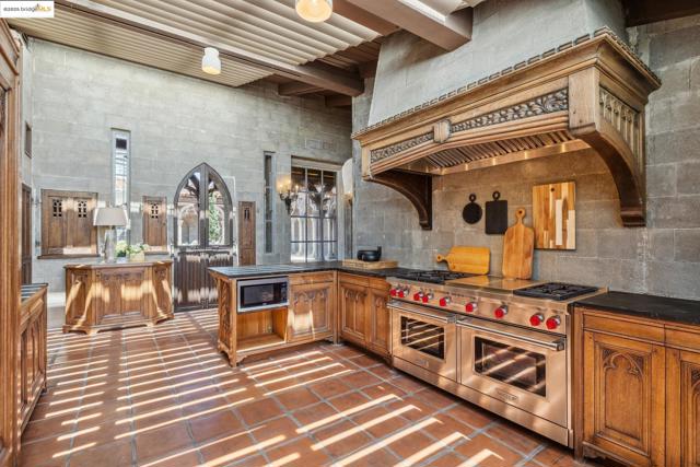 2900 Buena Vista Way, Berkeley CA: https://media.crmls.org/mediaz/2c7c90e7-9581-4a3b-bd46-454f59ce6cdc.jpg
