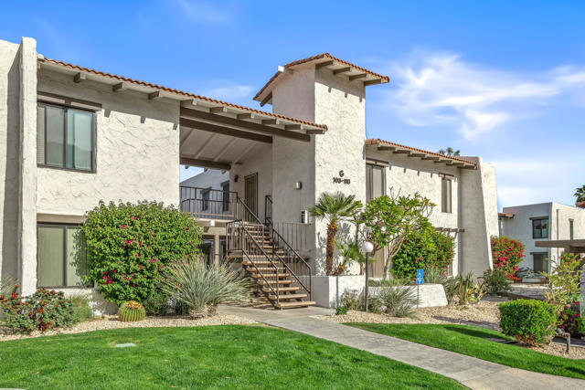 1050 E Ramon Road, Palm Springs CA: https://media.crmls.org/mediaz/2c7cae42-2271-45d8-a116-1f6396efc9ac.jpg