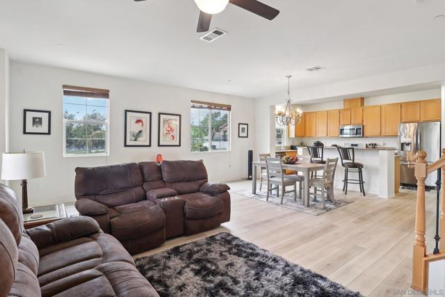 1709 Santa Carolina, Chula Vista CA: https://media.crmls.org/mediaz/2c7d123a-10f2-4876-ad2e-0d7aa794d79f.jpg