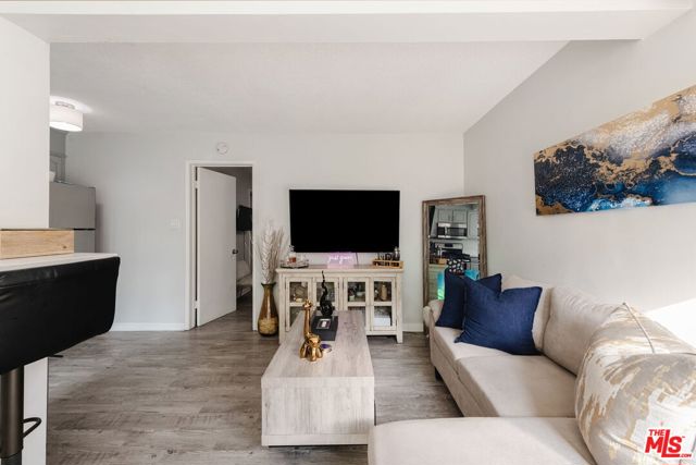 617 Westmount Drive, West Hollywood CA: https://media.crmls.org/mediaz/2c7d6985-04ed-41d2-bcf7-f198dcf34f5f.jpg