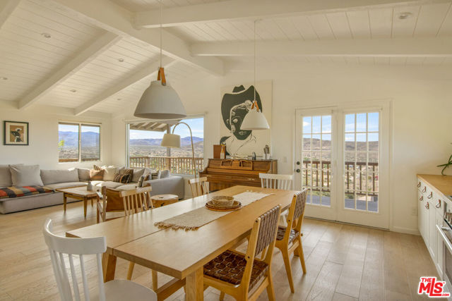5637 Minna Gombell Lane, Pioneertown CA: https://media.crmls.org/mediaz/2c7d92fb-5a66-4e37-be32-54ae4cdf981e.jpg