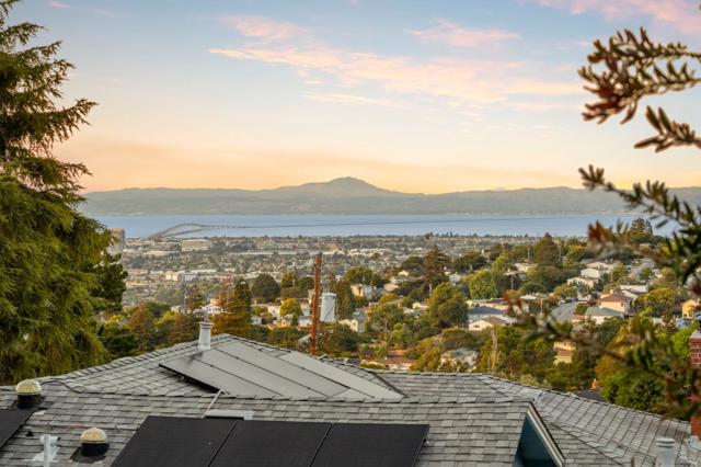 2310 Wooster Avenue, Belmont CA: https://media.crmls.org/mediaz/2c7e3ede-6985-4e8a-9b94-613759e63256.jpg
