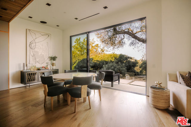 13331 Mulholland Drive, Beverly Hills CA: https://media.crmls.org/mediaz/2c7e5281-04da-4864-b5d2-eda2926f6bcc.jpg