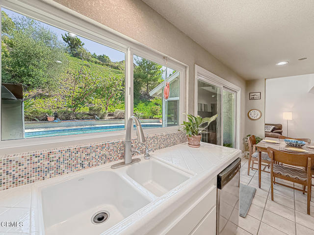 Detail Gallery Image 12 of 42 For 1450 Corte De Primavera, Thousand Oaks,  CA 91360 - 3 Beds | 2 Baths