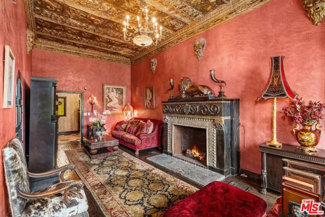 4320 Cedarhurst Circle, Los Angeles CA: https://media.crmls.org/mediaz/2c7f825b-609b-4c81-8d04-6a52418074ee.jpg