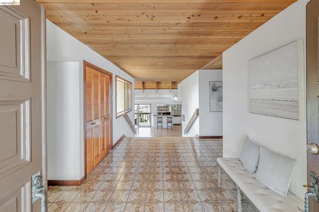 1518 MADERA CT, El Cerrito CA: https://media.crmls.org/mediaz/2c7fb159-87ac-480b-b505-b0c8365f64c3.jpg