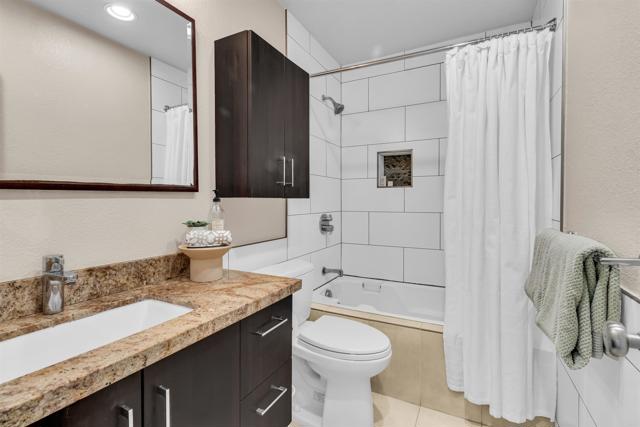 Detail Gallery Image 8 of 26 For 2382 Hosp Way #143,  Carlsbad,  CA 92008 - 2 Beds | 1 Baths