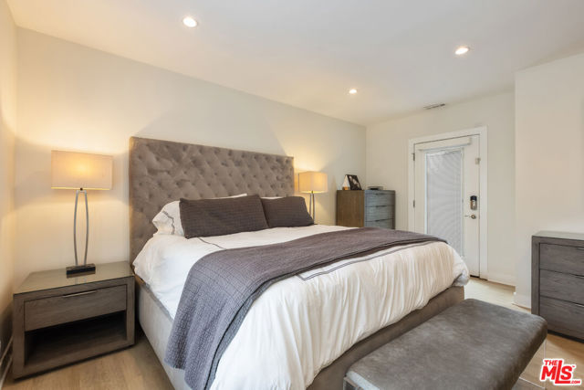 3839 Marcasel Avenue, Los Angeles CA: https://media.crmls.org/mediaz/2c800a50-18c9-4d12-ad0d-589b868cbef9.jpg