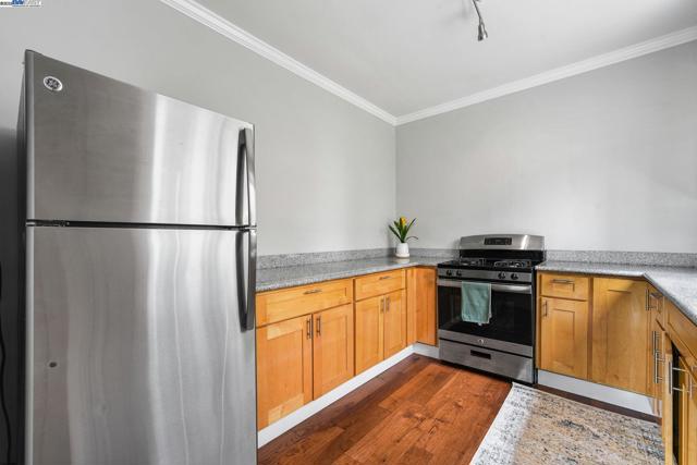 1925 Leavenworth St, San Francisco CA: https://media.crmls.org/mediaz/2c806a46-4cf4-43cc-8bb4-d4873fa59a60.jpg