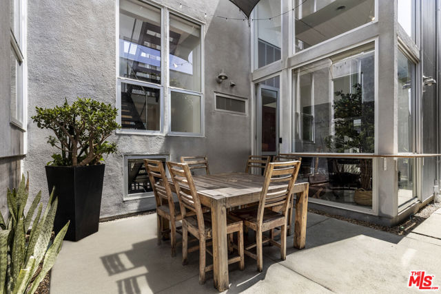 1410 Pacific Avenue, Venice CA: https://media.crmls.org/mediaz/2c80b5e2-c796-4f50-9361-64621ac8c5f4.jpg