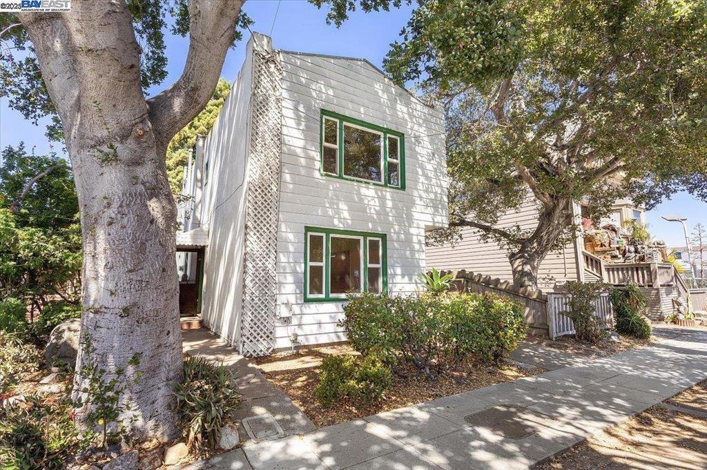 2255 Lincoln Ave.