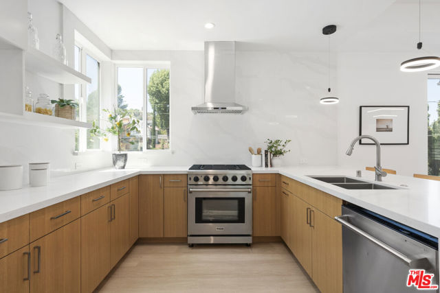 1046 Oban Drive, Los Angeles CA: https://media.crmls.org/mediaz/2c81b192-0662-40bb-b3a2-88ece02c82fa.jpg