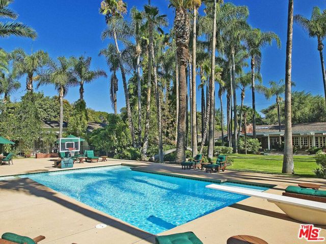 17545 Parthenia Street, Sherwood Forest CA: https://media.crmls.org/mediaz/2c81d238-7100-48a4-94bd-5b6c66189ed8.jpg