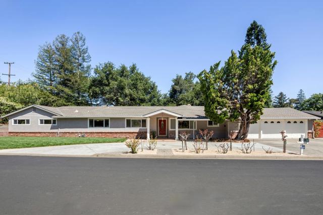 880 Moana Court, Palo Alto CA: https://media.crmls.org/mediaz/2c824d75-dcf7-4011-8701-140ae7670591.jpg