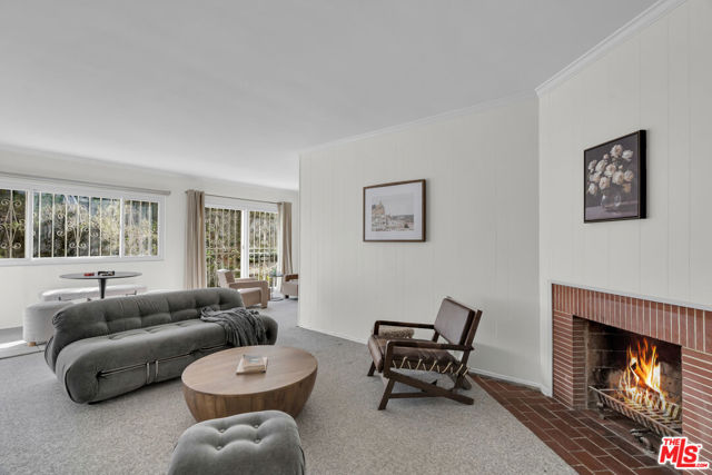 5248 Parkglen Avenue, Los Angeles CA: https://media.crmls.org/mediaz/2c8266af-a3a2-458d-80c8-87cee5df6813.jpg