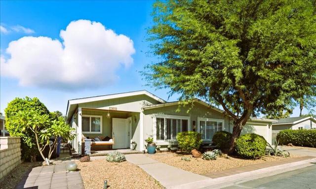 73974 Zircon W Circle, Palm Desert CA: https://media.crmls.org/mediaz/2c832635-4430-41d6-ae03-41be9a96c999.jpg