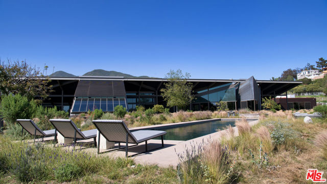 5900 Bonsall Drive, Malibu CA: https://media.crmls.org/mediaz/2c83bb7a-f0d6-4ecf-af9d-d16d16635b8e.jpg