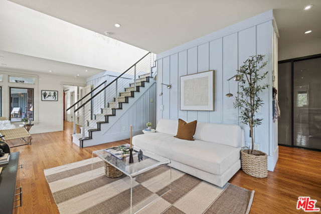 4650 Canoga Avenue, Woodland Hills CA: https://media.crmls.org/mediaz/2c83e338-2100-4452-b763-6b780618fce7.jpg