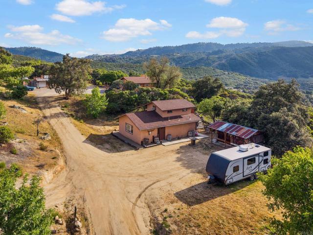 27751 Highway 79, Santa Ysabel CA: https://media.crmls.org/mediaz/2c842207-93c0-40e3-9094-bf1da457889f.jpg