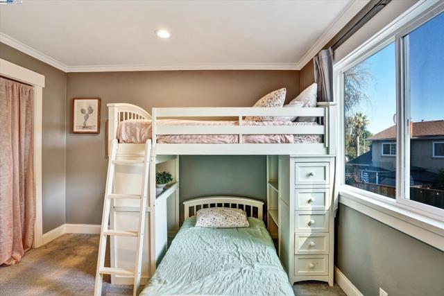 27 Serene Ct, Danville CA: https://media.crmls.org/mediaz/2c84849a-0705-43e9-8fc5-1ceaebde886b.jpg
