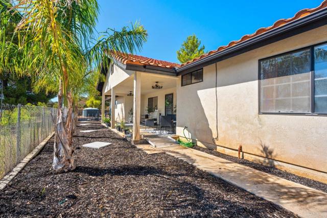 1815 Marc Trail, Campo CA: https://media.crmls.org/mediaz/2c8541ac-71e6-4cc1-8f29-995b8b51aa10.jpg