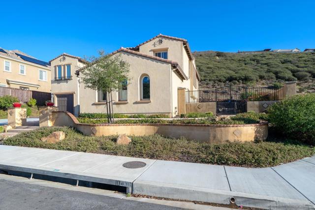 847 Cannondale Ct, San Marcos CA: https://media.crmls.org/mediaz/2c857a17-eb9f-4b52-804f-11378f8e23f7.jpg