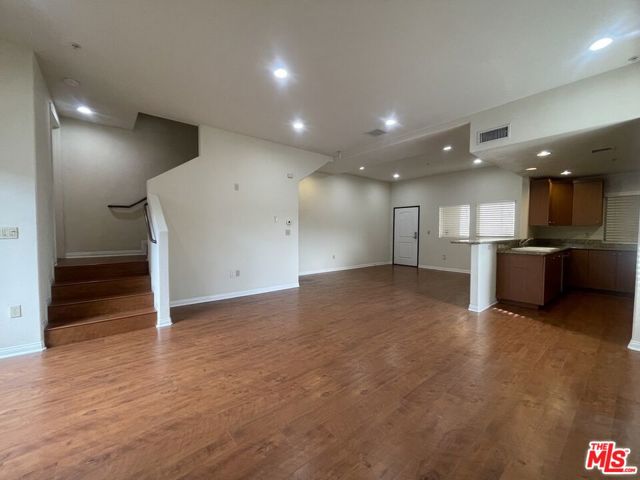 15024 Magnolia Boulevard, Sherman Oaks CA: https://media.crmls.org/mediaz/2c868c48-be84-4c5a-b424-4dd88f205bb6.jpg