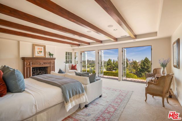 10820 Ambazac Way, Los Angeles CA: https://media.crmls.org/mediaz/2c874bd6-5738-4b26-8b2d-9d86ac27bae4.jpg