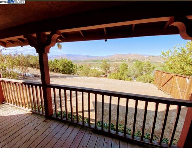 31733 Lake Meadow Rd, Acton CA: https://media.crmls.org/mediaz/2c877e66-42f2-4629-80b8-26a1a107d702.jpg