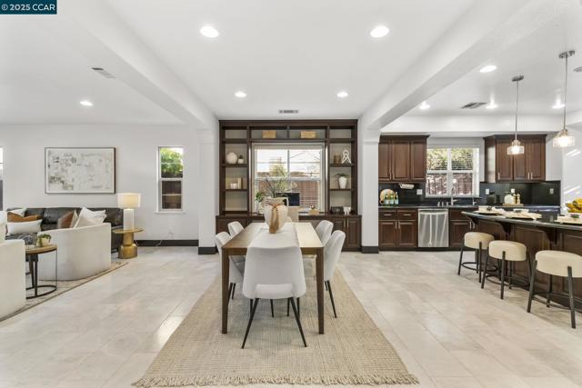 7509 Balmoral Way, San Ramon CA: https://media.crmls.org/mediaz/2c882d56-44c0-480f-b32a-7fb016e57f52.jpg