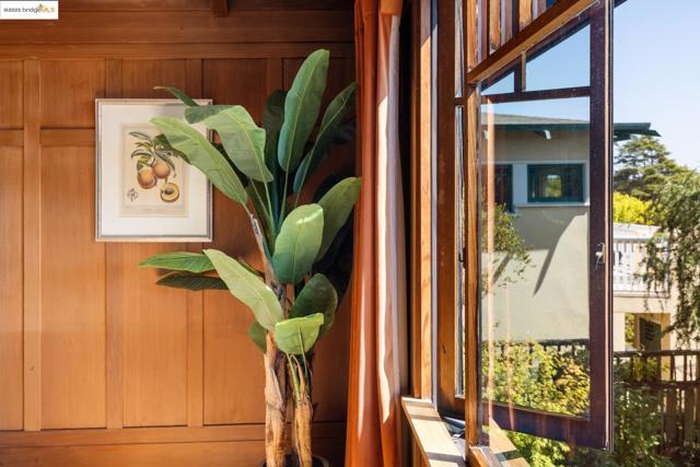 636 Vincente Ave, Berkeley CA: https://media.crmls.org/mediaz/2c883dcb-4e59-4718-8eea-fe37867f4557.jpg