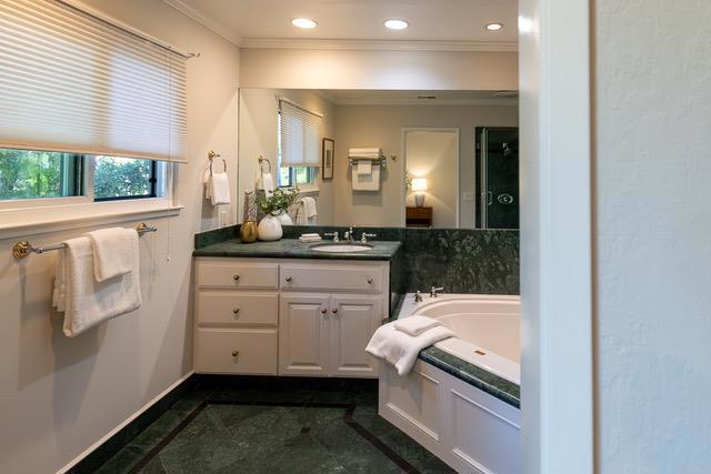 3523 Oak Drive, Menlo Park CA: https://media.crmls.org/mediaz/2c88bb27-e6cb-41c8-87ad-3e0ac6230d2c.jpg