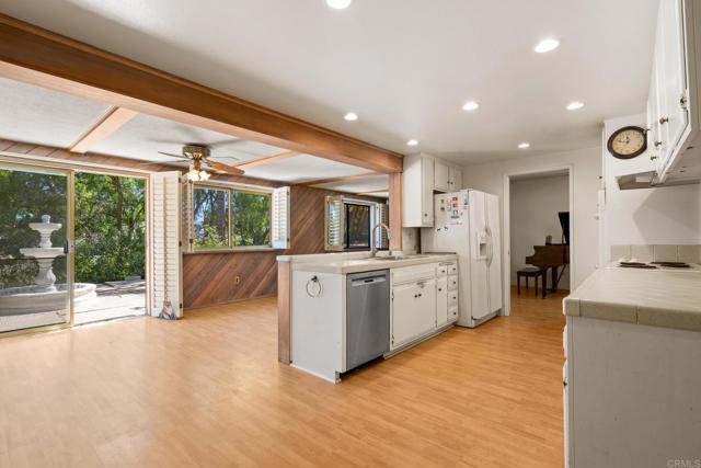 Detail Gallery Image 8 of 54 For 602 Fresca St, Solana Beach,  CA 92075 - 4 Beds | 2 Baths