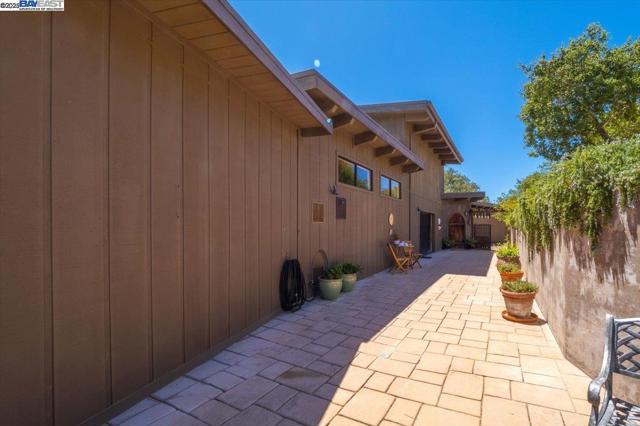15335 Via Los Tulares, Carmel Valley CA: https://media.crmls.org/mediaz/2c88ec4d-b326-456a-a784-5cd414dd3f82.jpg