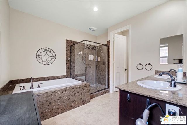 74121 Kingston Court, Palm Desert CA: https://media.crmls.org/mediaz/2c8918c7-f2d9-43a3-9beb-53669c4b762f.jpg
