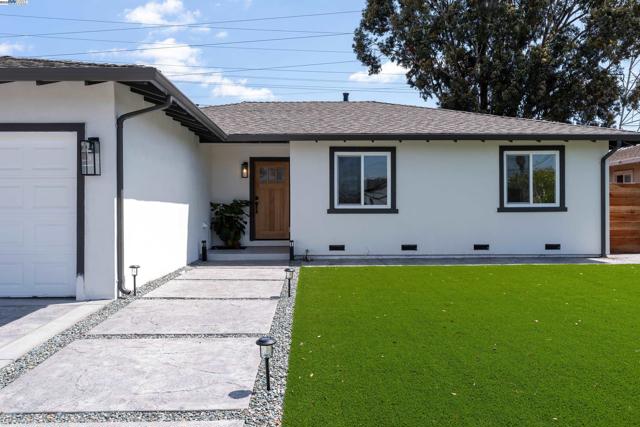 3742 Savannah Rd, Fremont CA: https://media.crmls.org/mediaz/2c894d2c-165c-4d8a-96cb-8a5ec5e81ed8.jpg