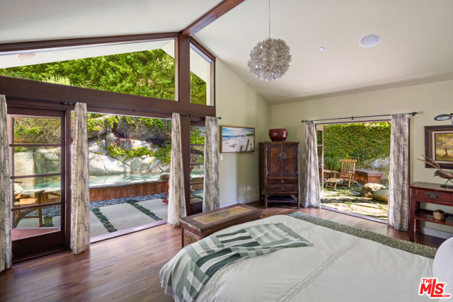2669 Harlesden Court, Los Angeles CA: https://media.crmls.org/mediaz/2c8992ea-8469-42e0-9b8b-94b55b498bf6.jpg