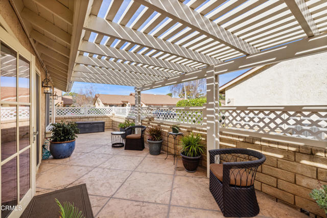34124 Village 34, Camarillo CA: https://media.crmls.org/mediaz/2c8a6dcd-6997-406c-8168-157e3dfee639.jpg