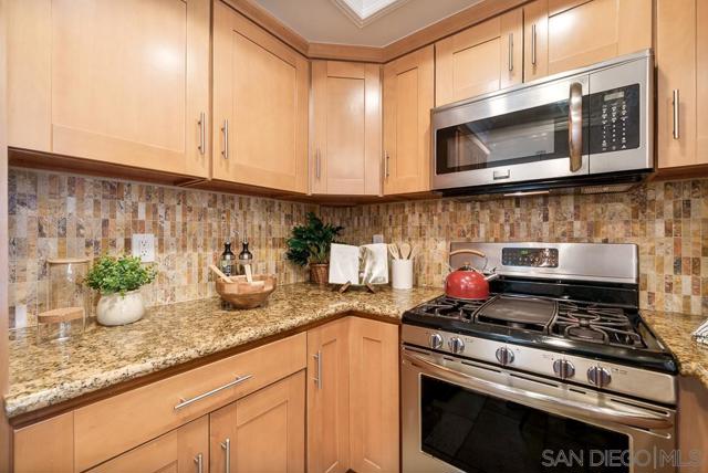 3157 Evening Way, La Jolla CA: https://media.crmls.org/mediaz/2c8ab349-4ffc-4dc8-8634-cefcf60a6928.jpg